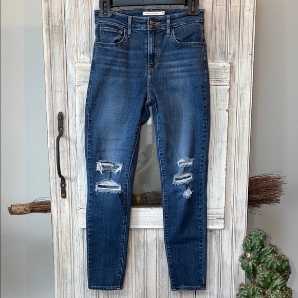 Levi's Denim - Levi’s 721 High-Rise Skinny Distressed Jeans Size 25 EUC